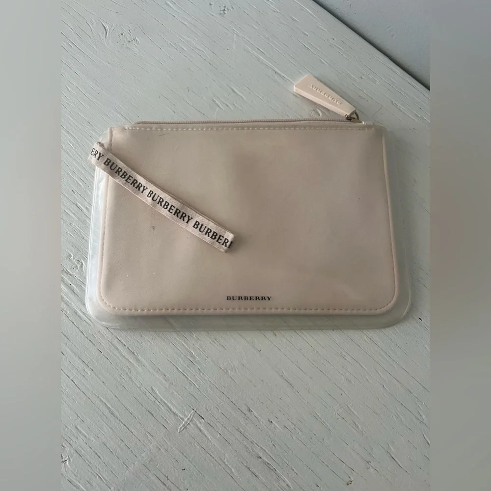 BURBERRY Makeup Bag - Picture 1 of 6